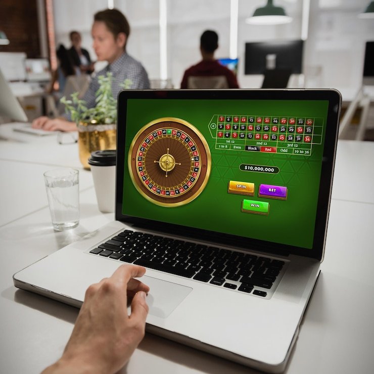 Dealer Three Card Poker di studio langsung bolapedia dengan layar sentuh dan kartu profesional